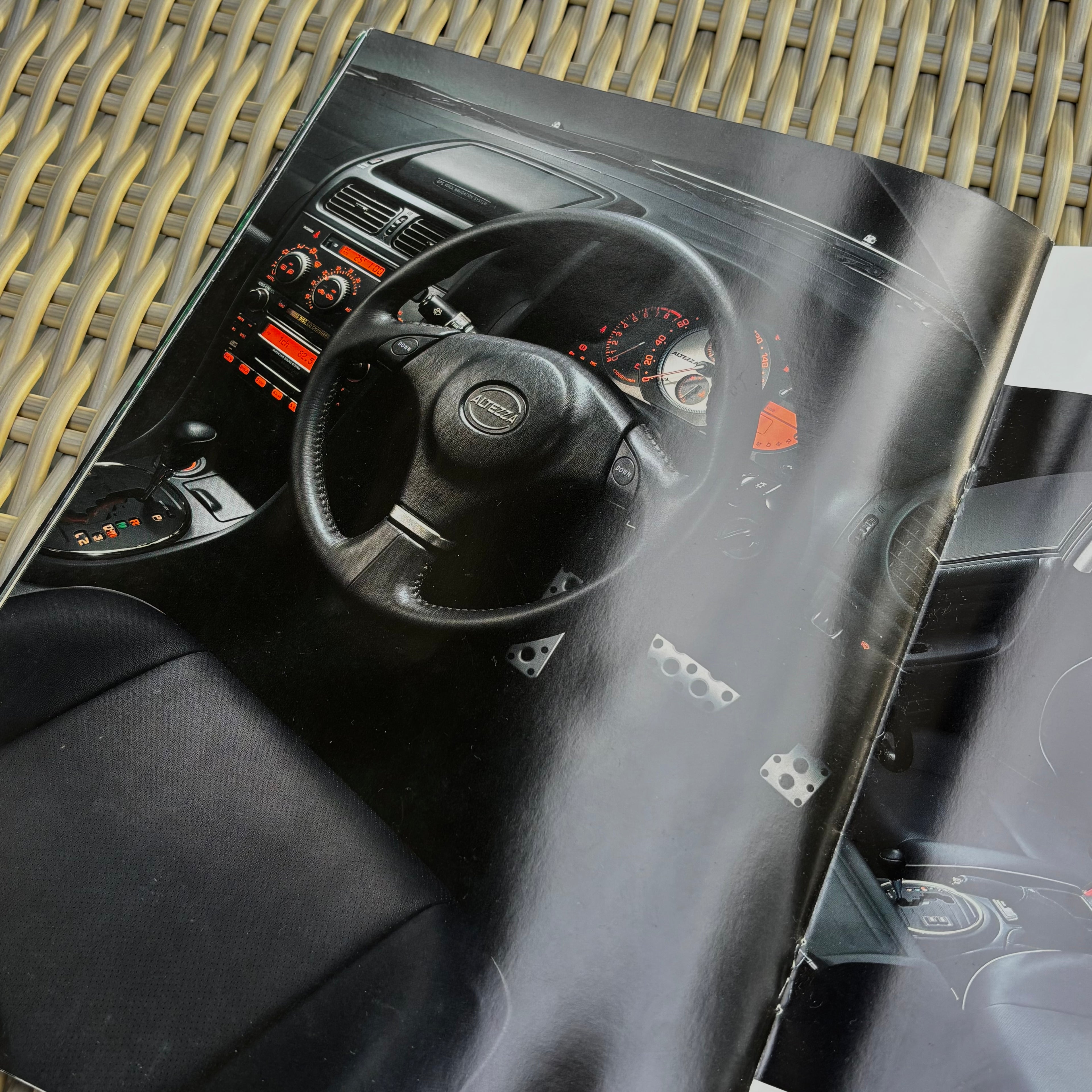 Toyota Altezza XE10 Brochure & Optional Parts Catalogue