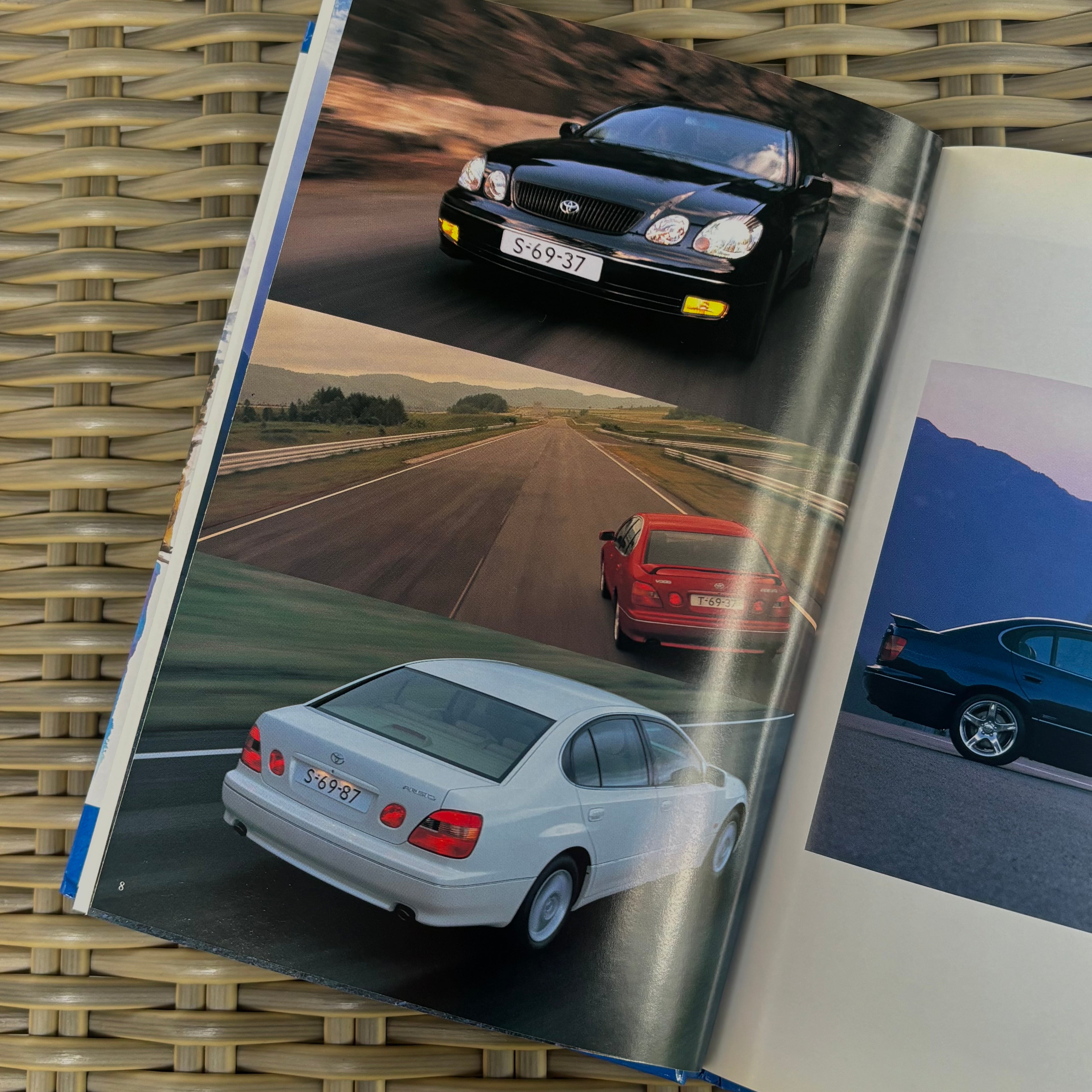 Toyota Aristo Brochure *Hardcover*