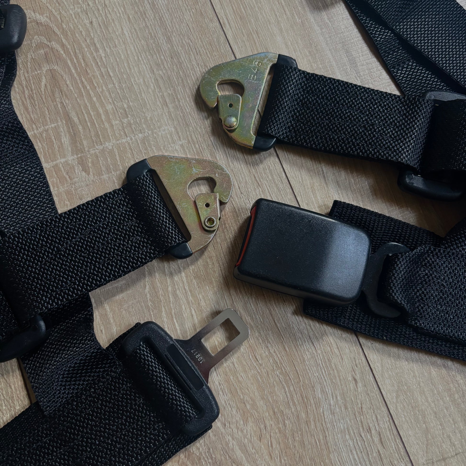 2x Black Willans Four Point Harness